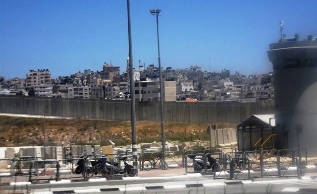 Puesto de control entre Jerusalén y Ramallah. Foto: Tali Feld Gleiser.